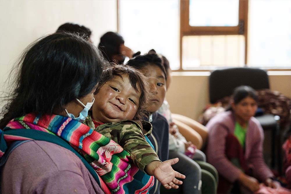 cleft-affected baby smiling in the waiting room of Ayninakuna